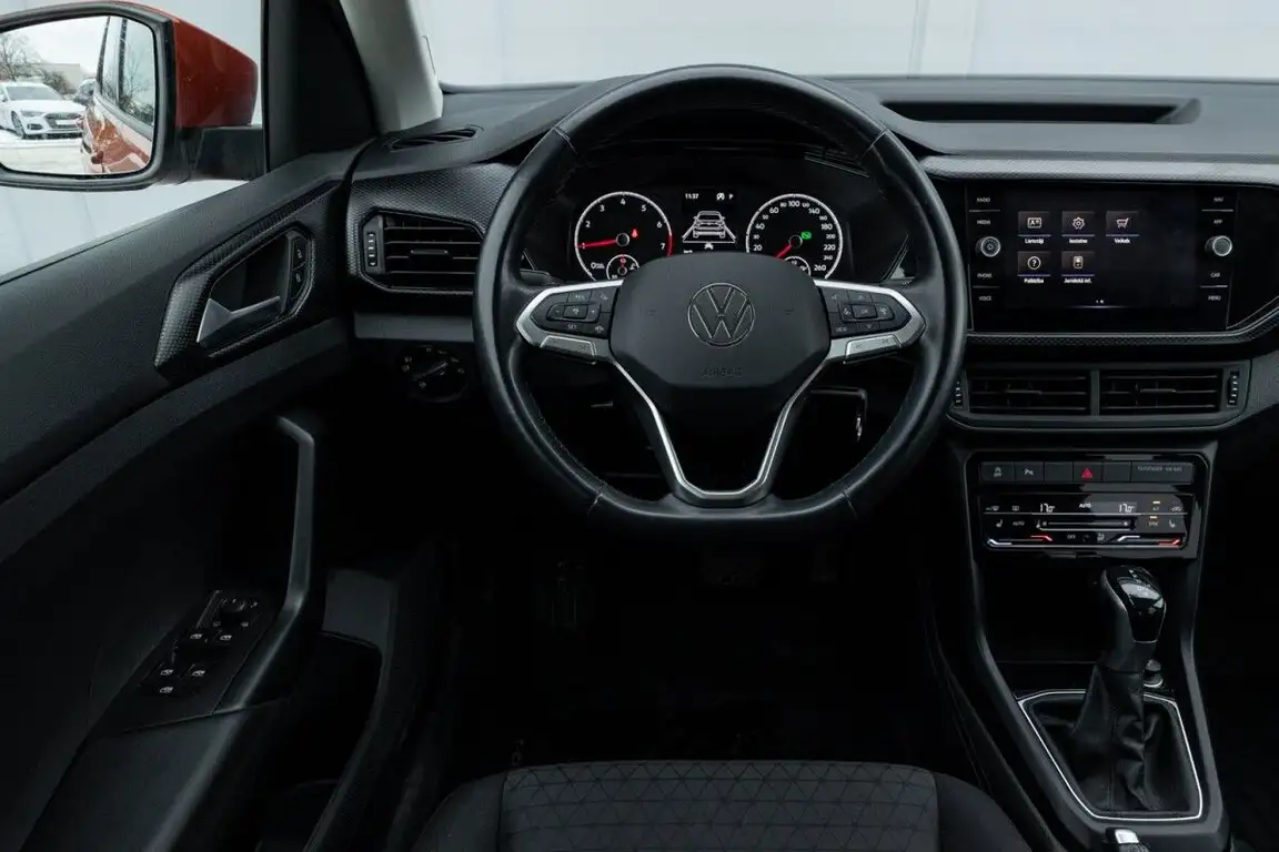 VOLKSWAGEN T-CROSS