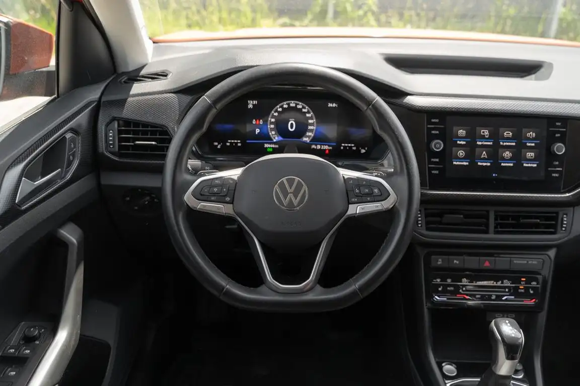 VOLKSWAGEN T-CROSS