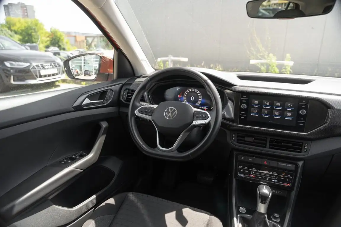 VOLKSWAGEN T-CROSS