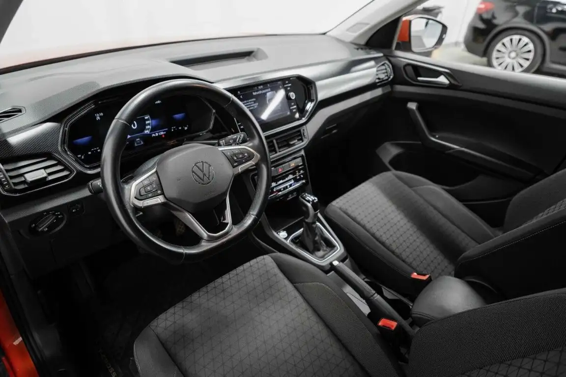 VOLKSWAGEN T-CROSS