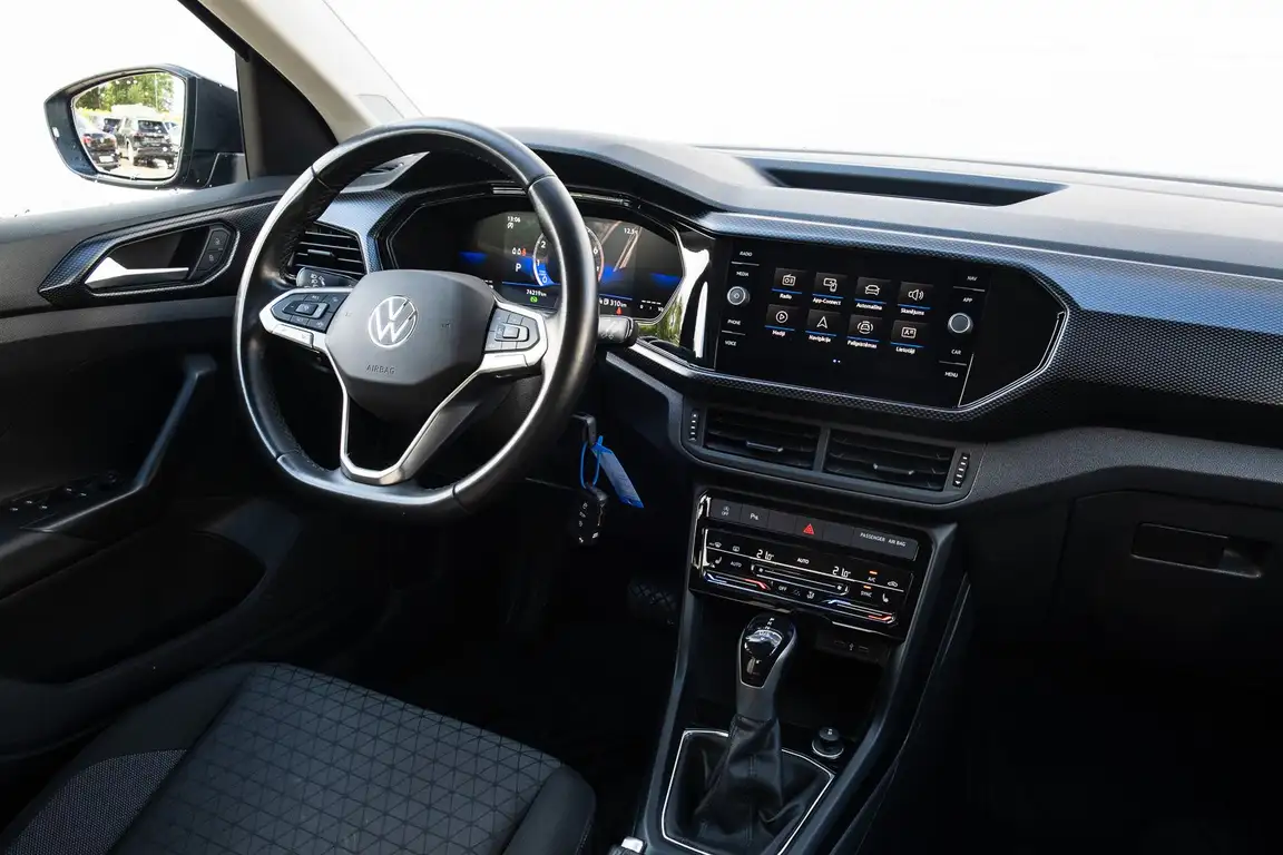 VOLKSWAGEN T-CROSS