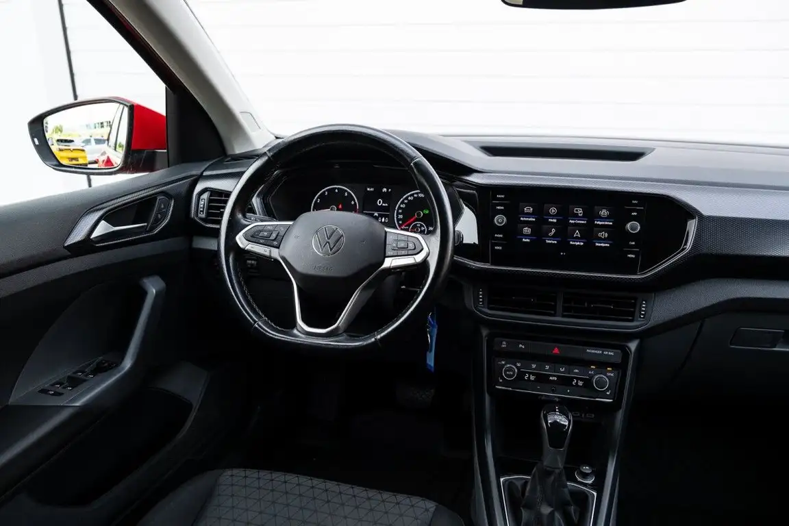 VOLKSWAGEN T-CROSS