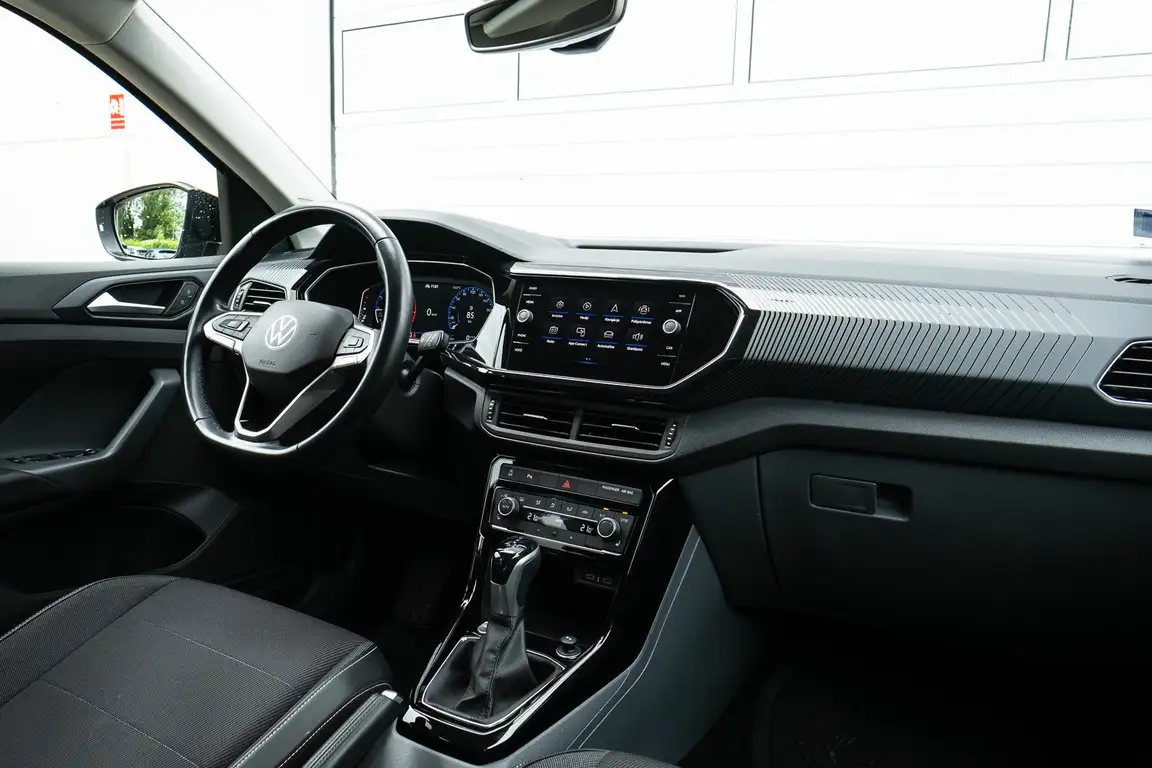 VOLKSWAGEN T-CROSS