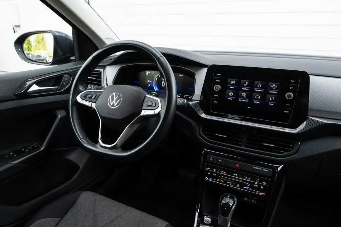 VOLKSWAGEN T-CROSS