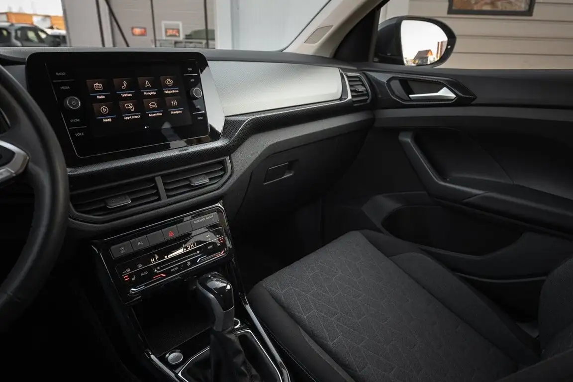 VOLKSWAGEN T-CROSS