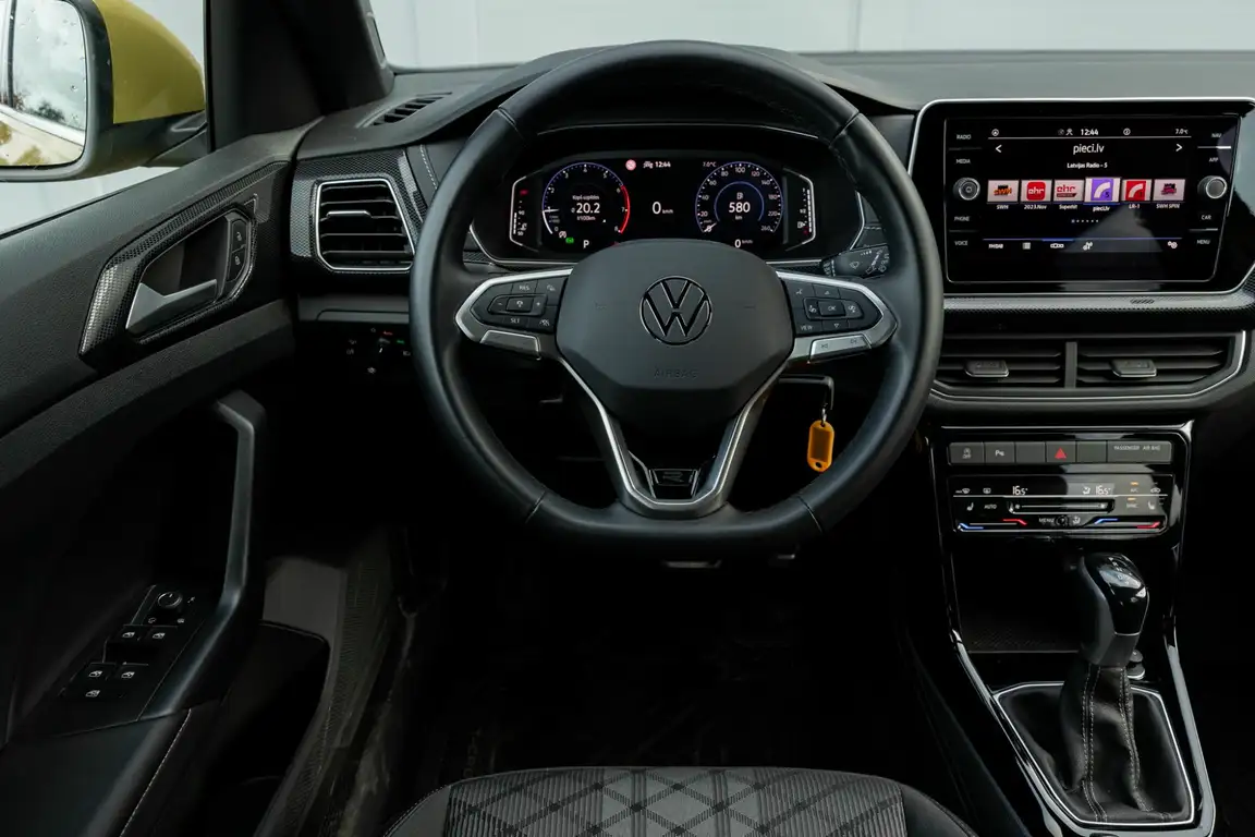 VOLKSWAGEN T-CROSS