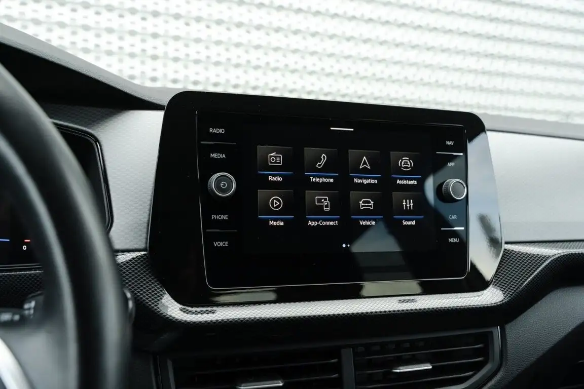 VOLKSWAGEN T-CROSS