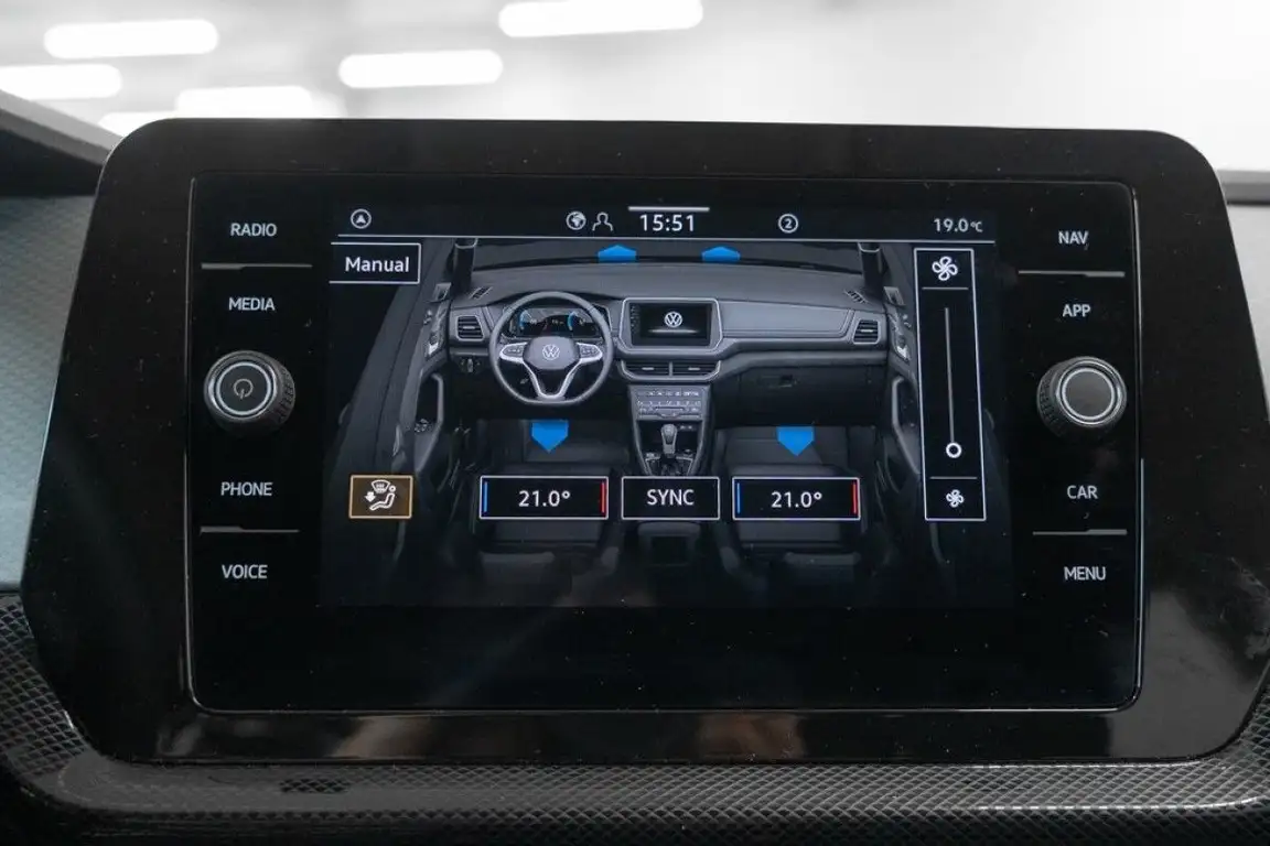 VOLKSWAGEN T-CROSS