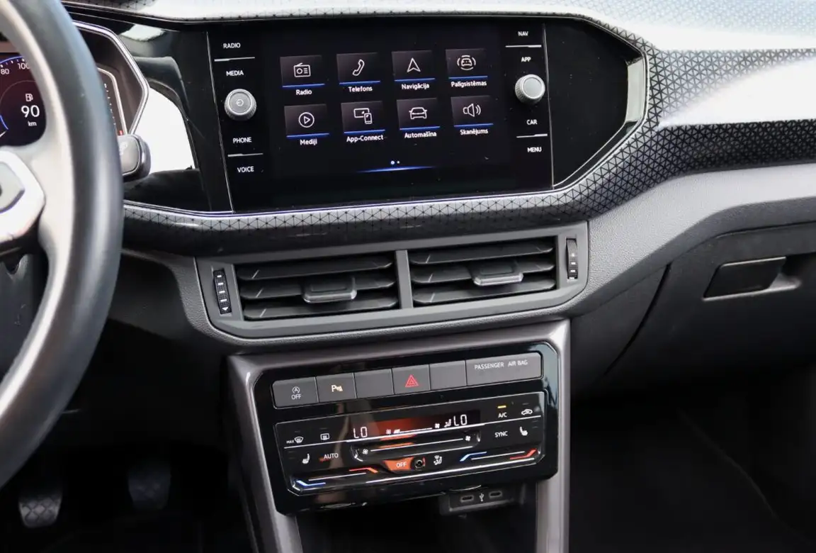 VOLKSWAGEN T-CROSS
