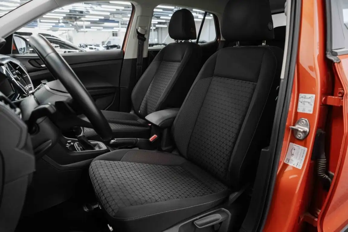 VOLKSWAGEN T-CROSS