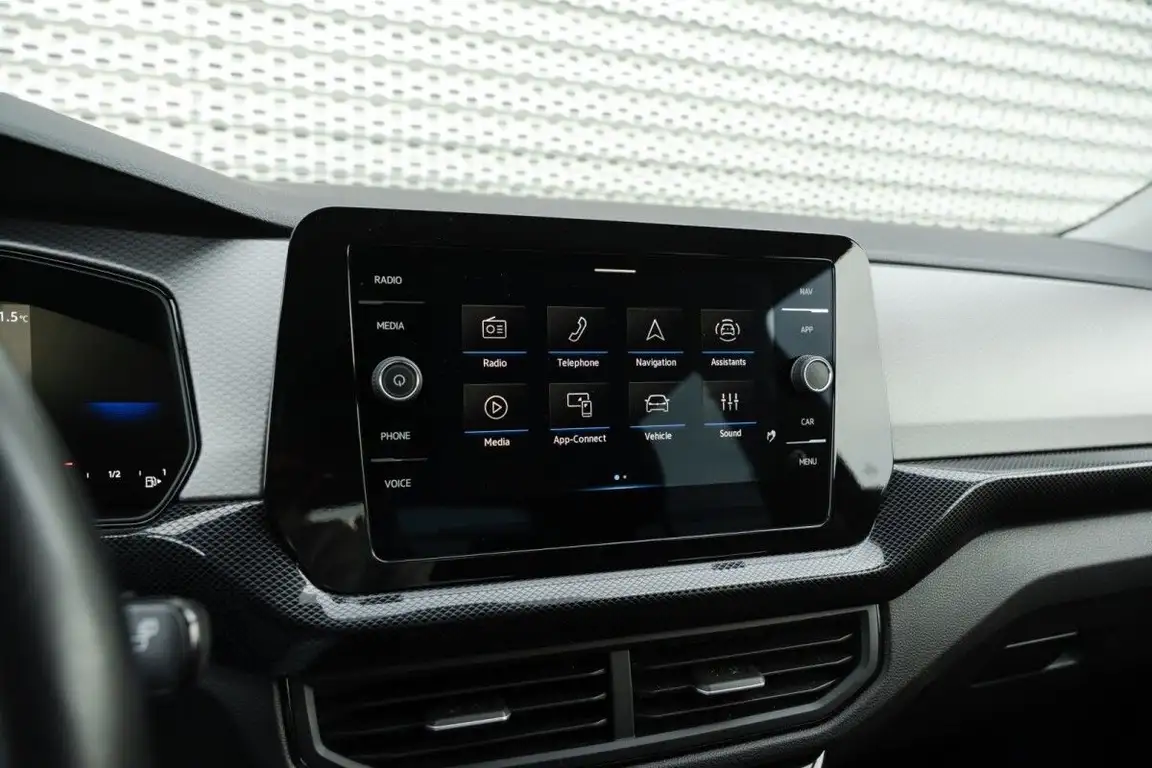 VOLKSWAGEN T-CROSS