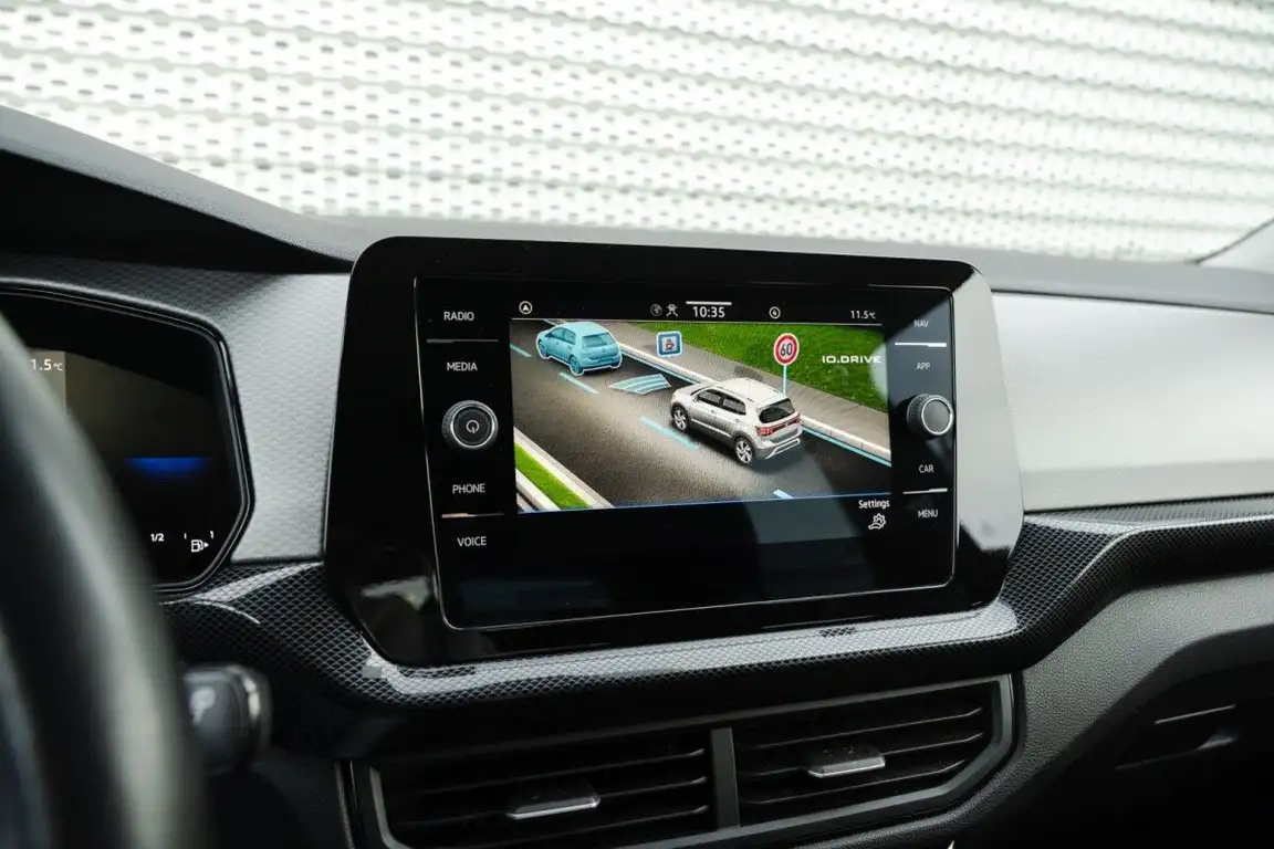 VOLKSWAGEN T-CROSS