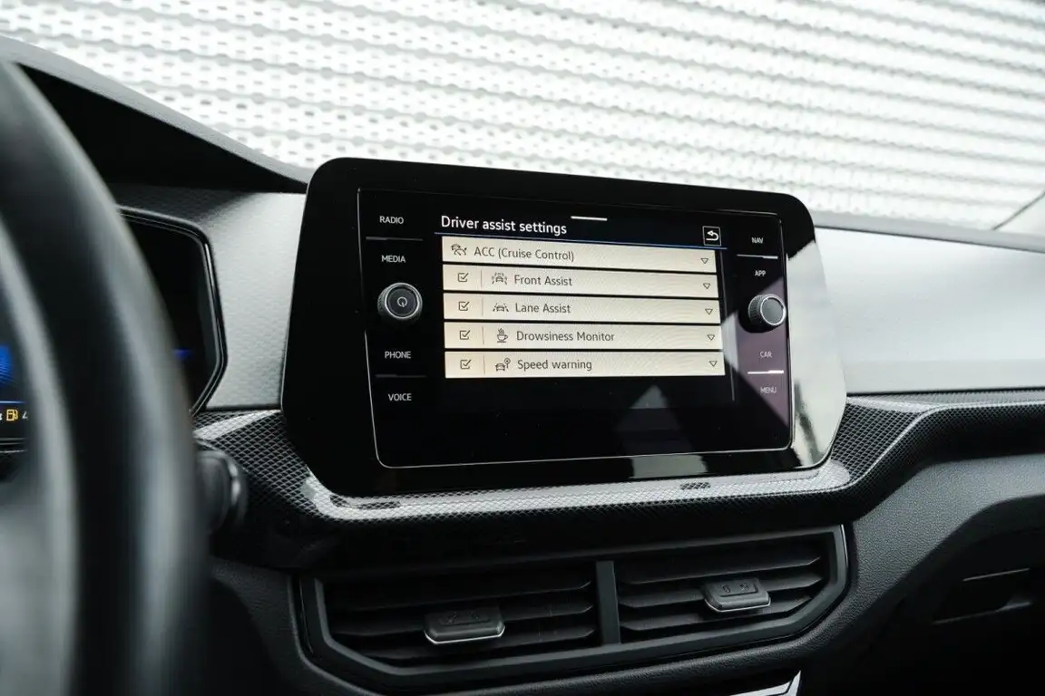 VOLKSWAGEN T-CROSS