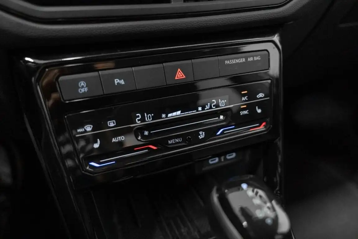 VOLKSWAGEN T-CROSS