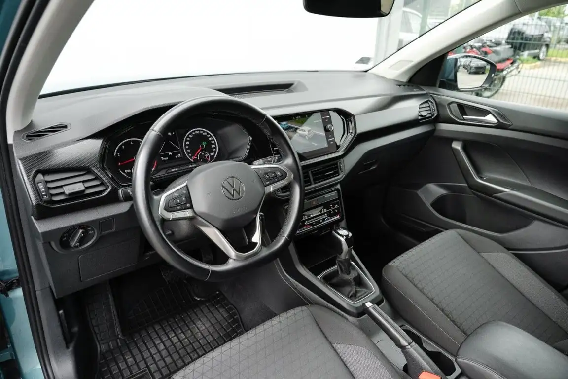 VOLKSWAGEN T-CROSS