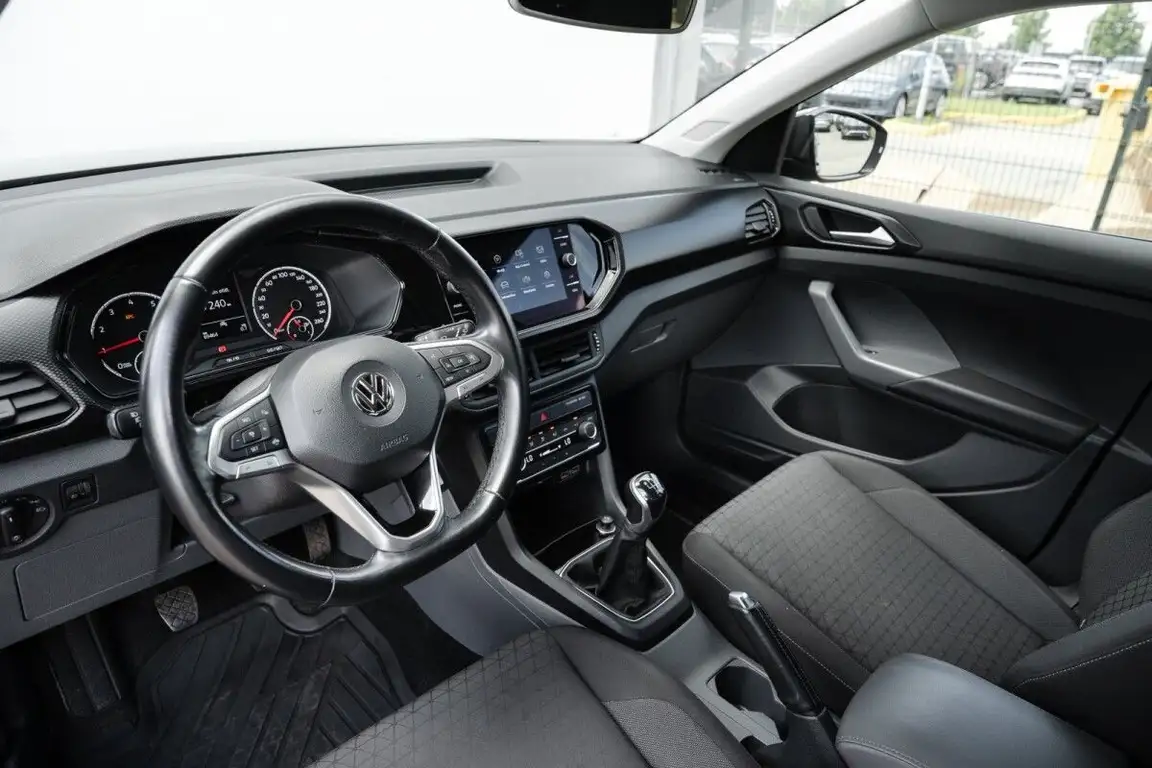 VOLKSWAGEN T-CROSS
