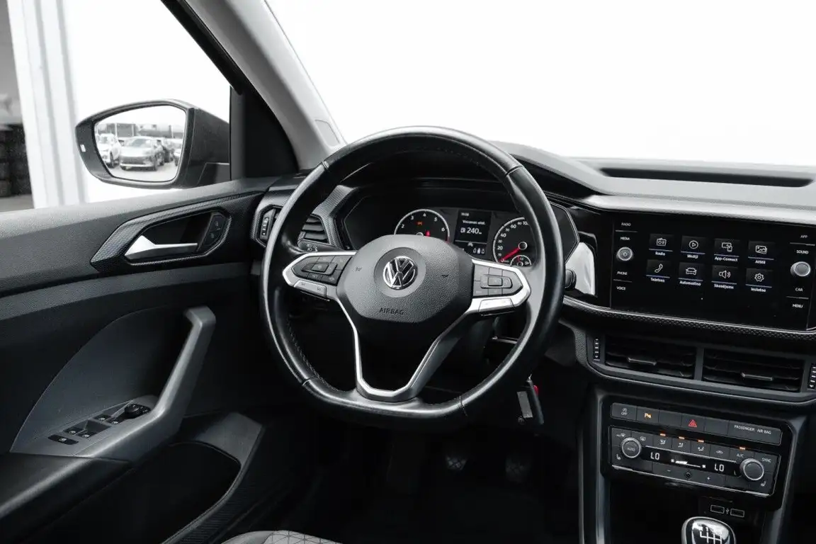 VOLKSWAGEN T-CROSS