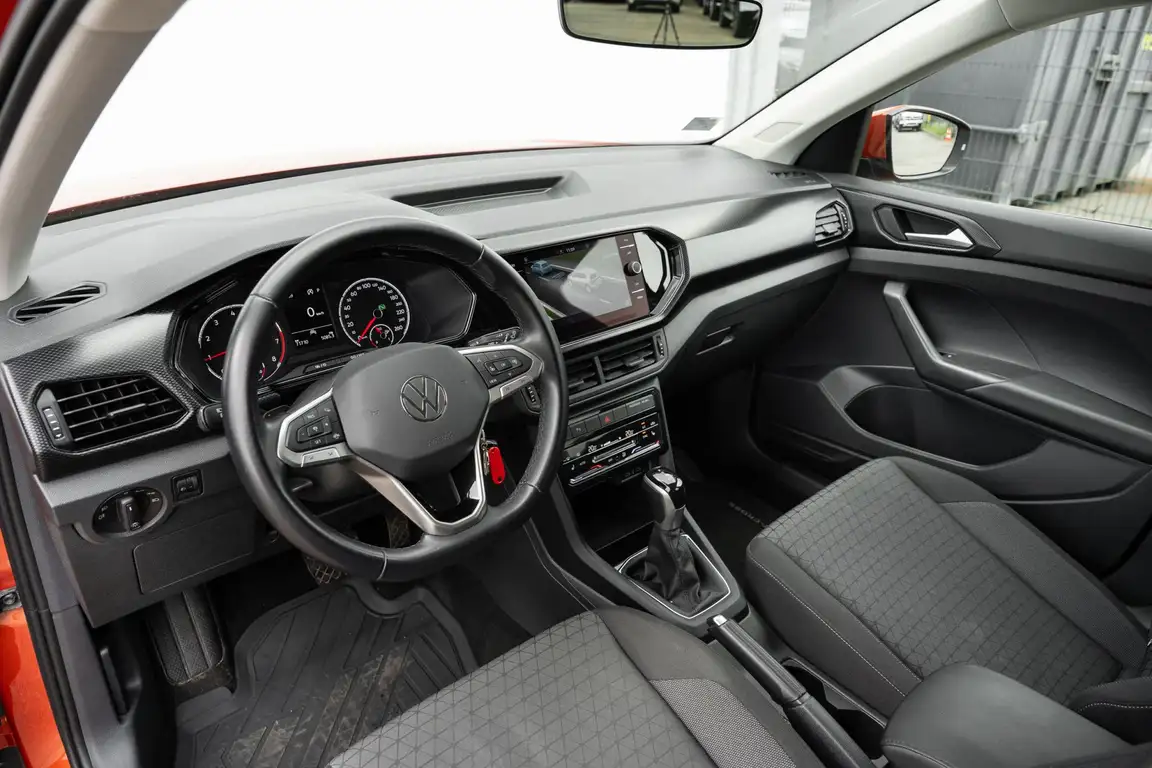 VOLKSWAGEN T-CROSS