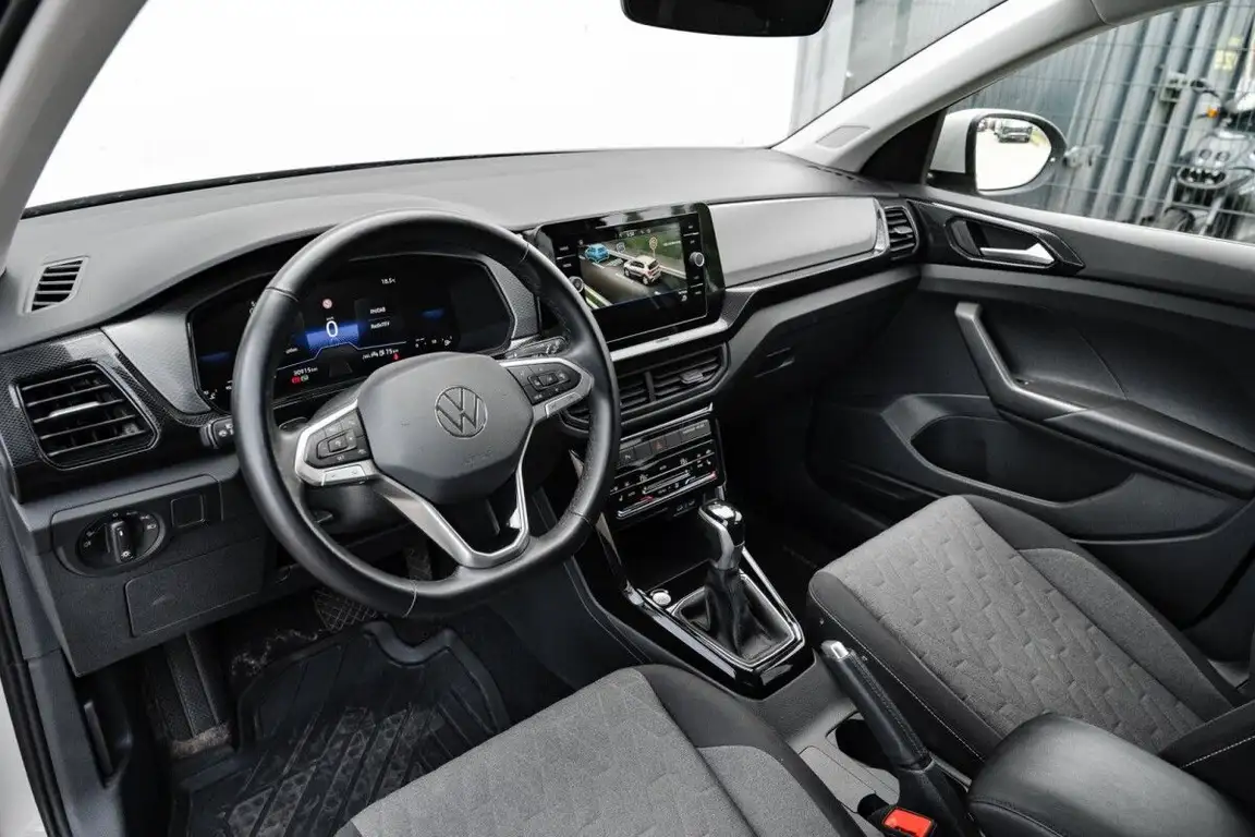 VOLKSWAGEN T-CROSS