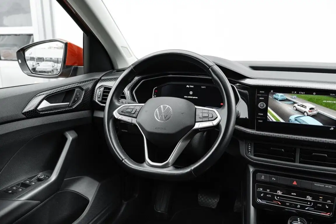 VOLKSWAGEN T-CROSS