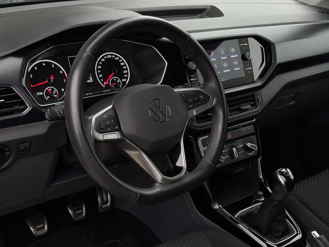 VOLKSWAGEN T-CROSS