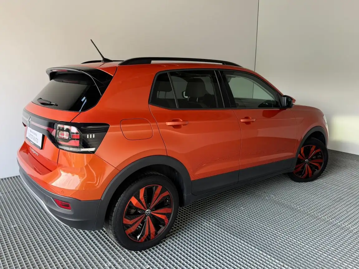 VOLKSWAGEN T-CROSS