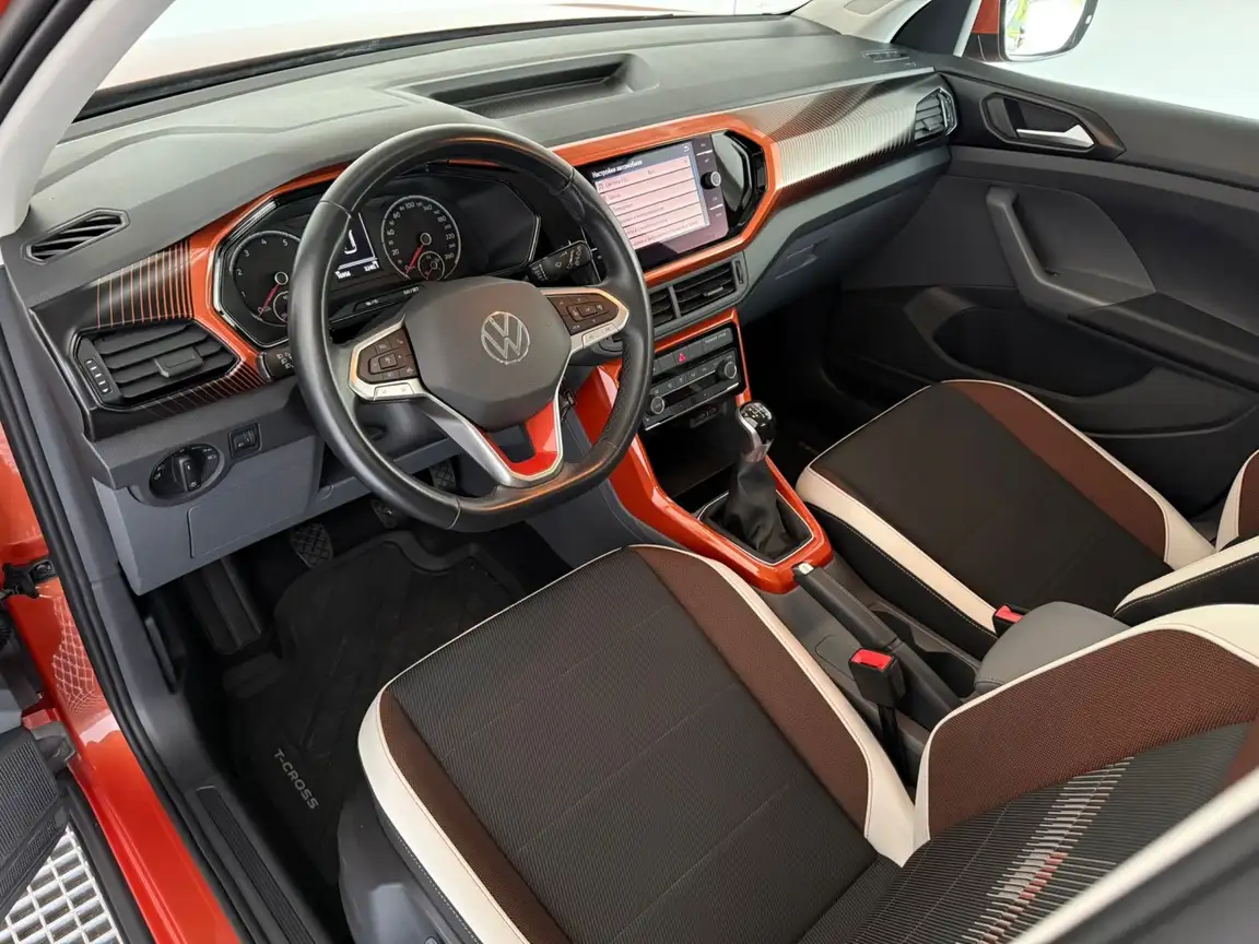 VOLKSWAGEN T-CROSS