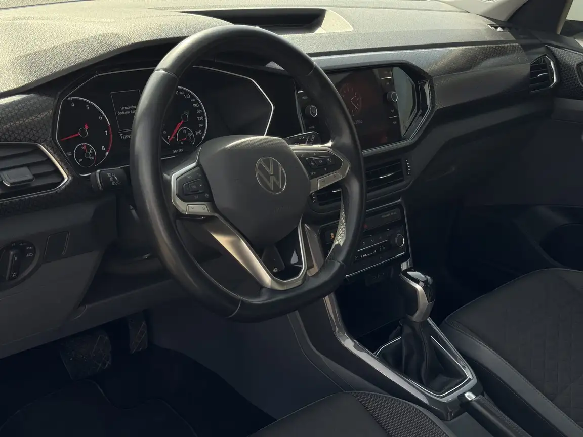 VOLKSWAGEN T-CROSS