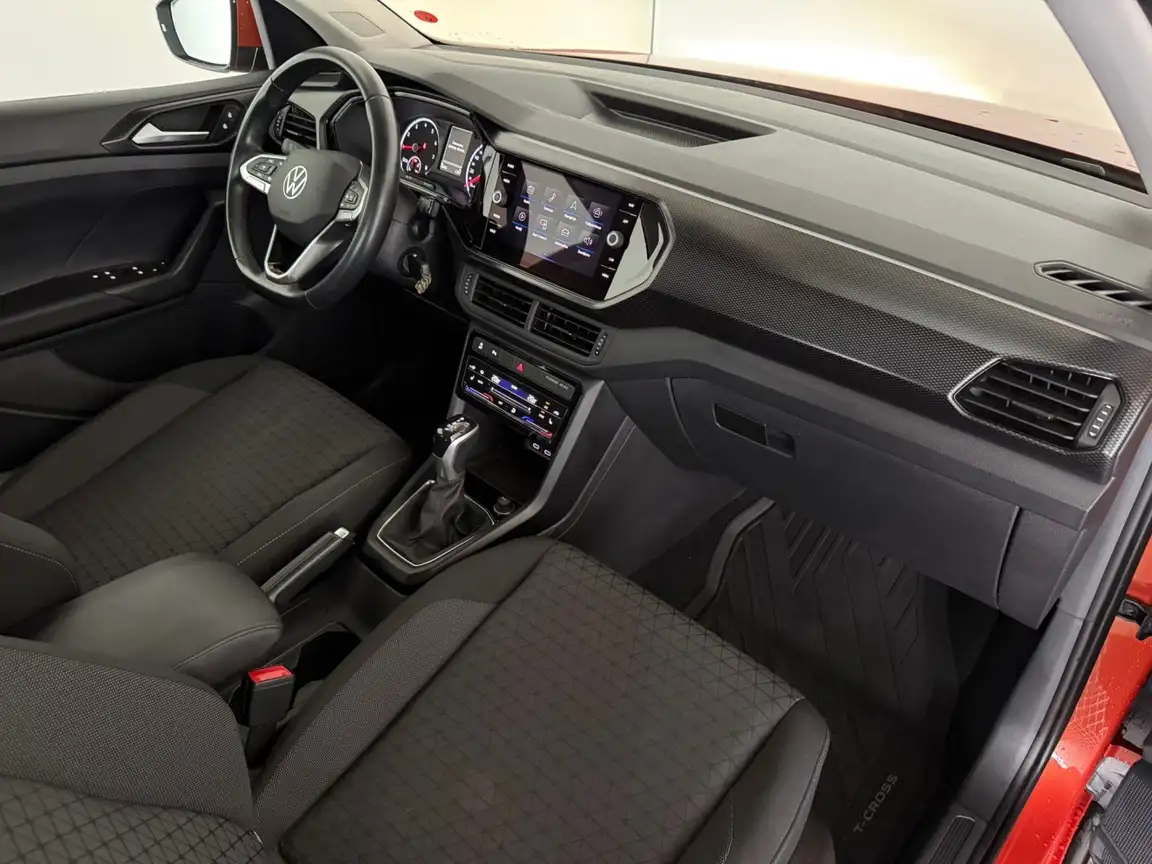 VOLKSWAGEN T-CROSS