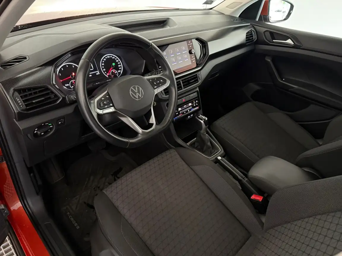 VOLKSWAGEN T-CROSS
