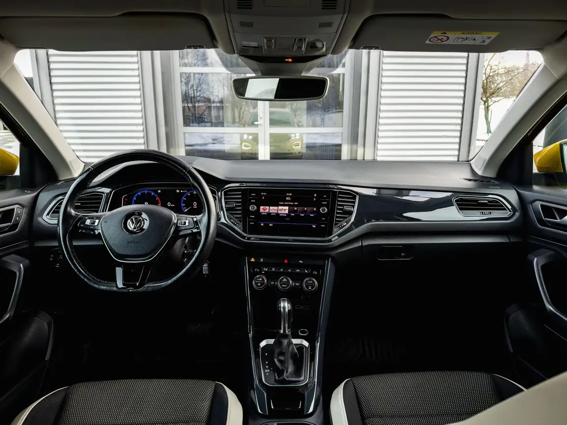 VOLKSWAGEN T-ROC