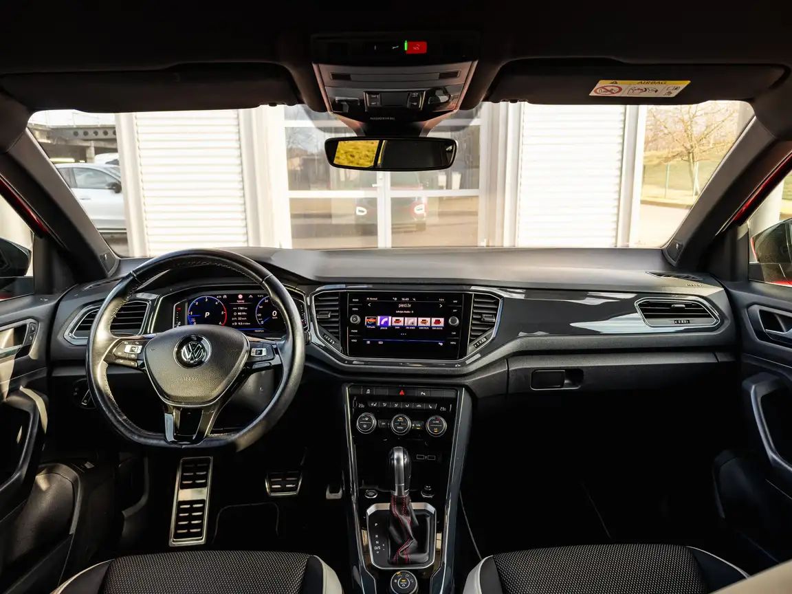 VOLKSWAGEN T-ROC
