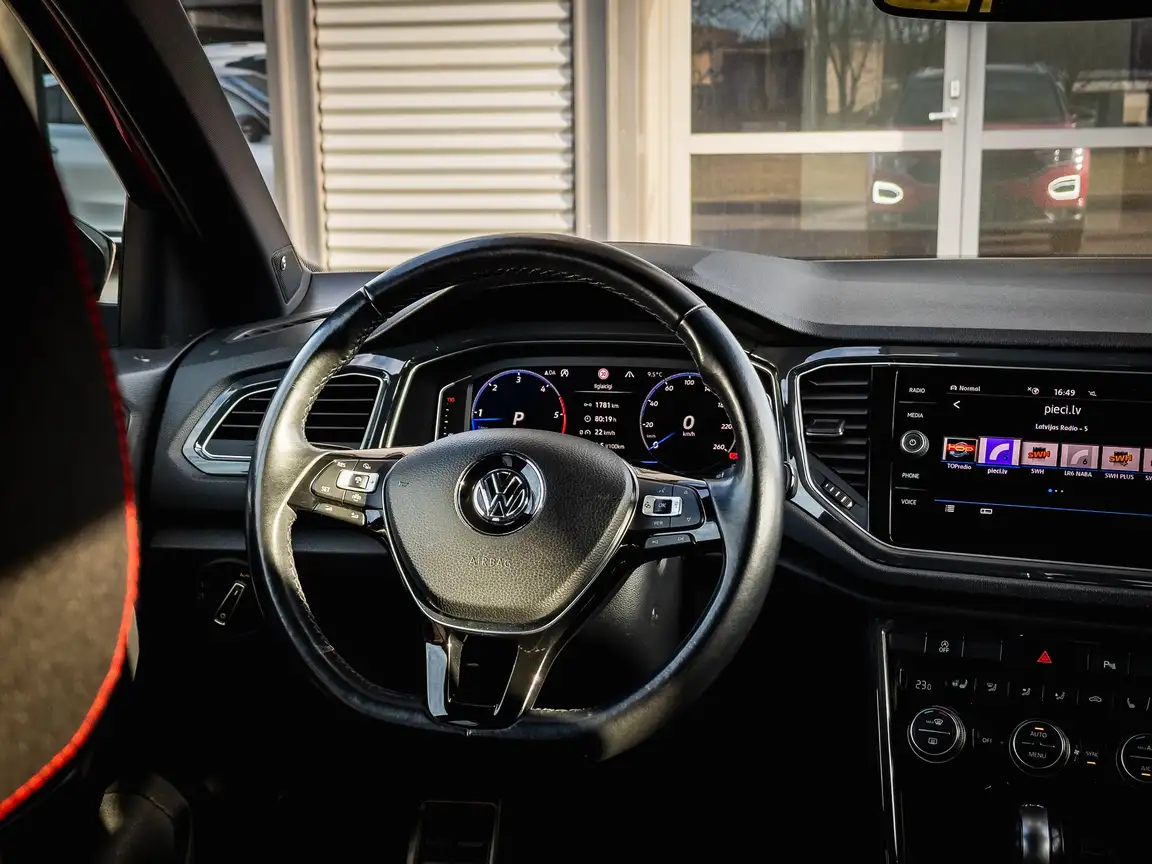 VOLKSWAGEN T-ROC