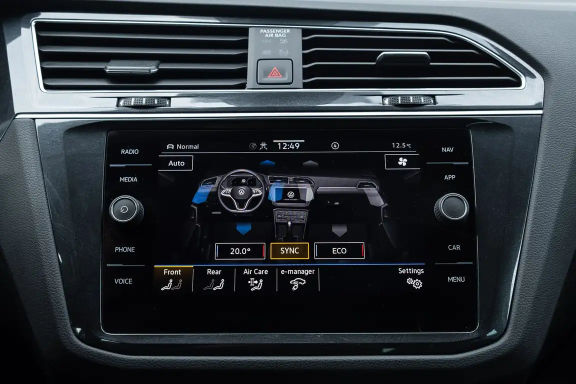 VOLKSWAGEN TIGUAN