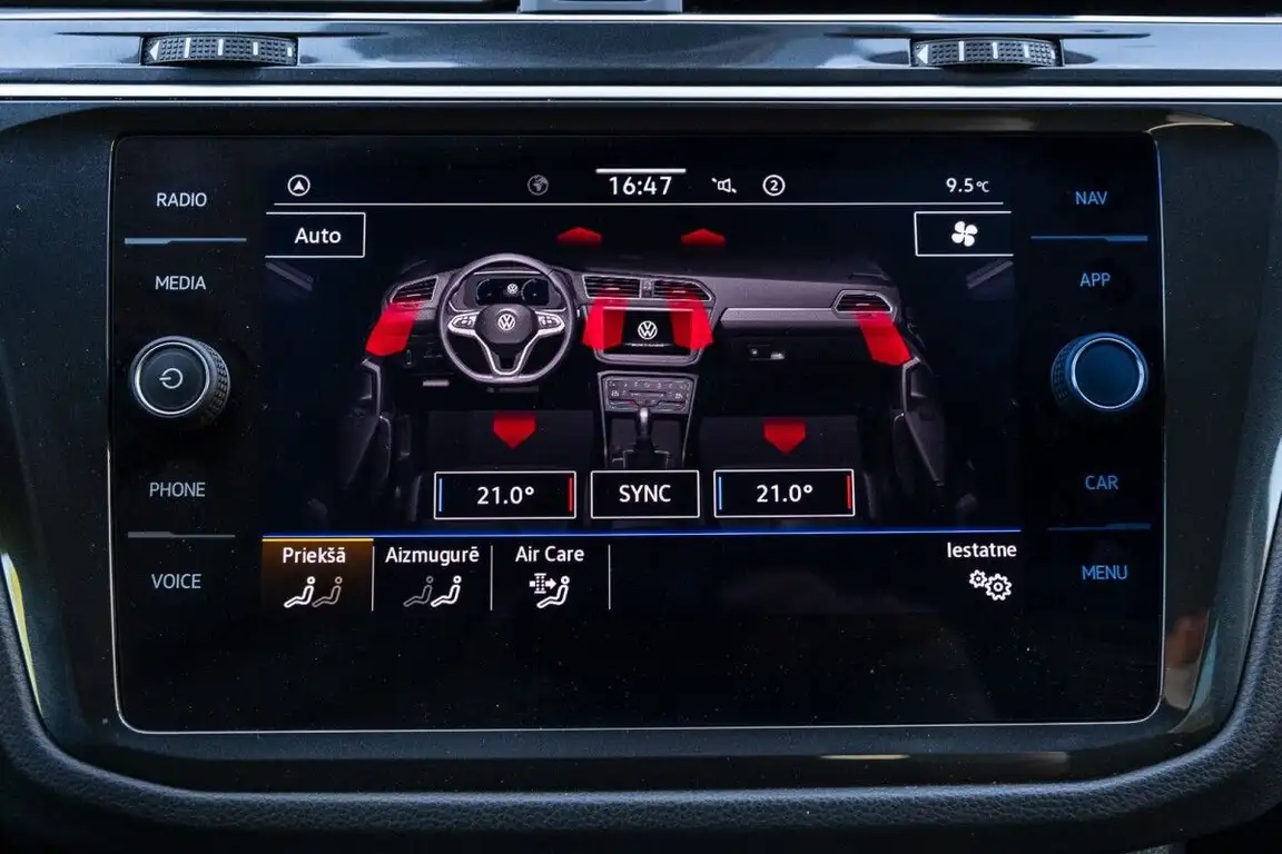 VOLKSWAGEN TIGUAN