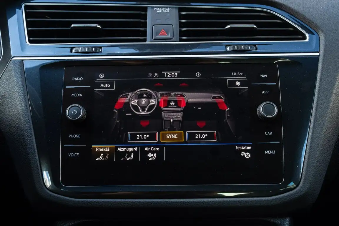 VOLKSWAGEN TIGUAN