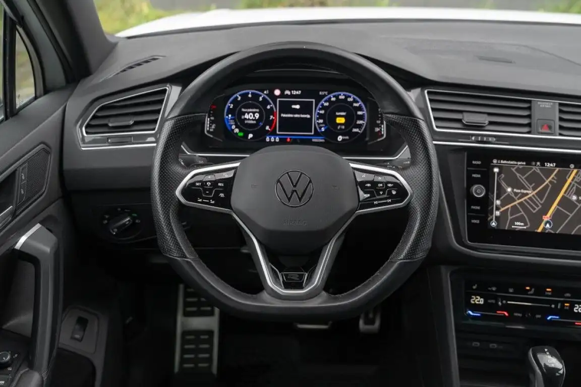 VOLKSWAGEN TIGUAN