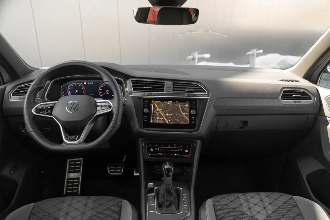 VOLKSWAGEN TIGUAN
