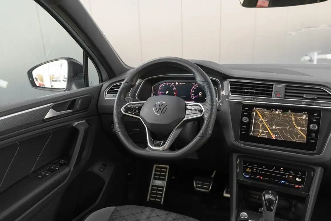 VOLKSWAGEN TIGUAN
