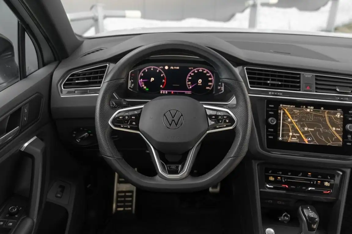 VOLKSWAGEN TIGUAN