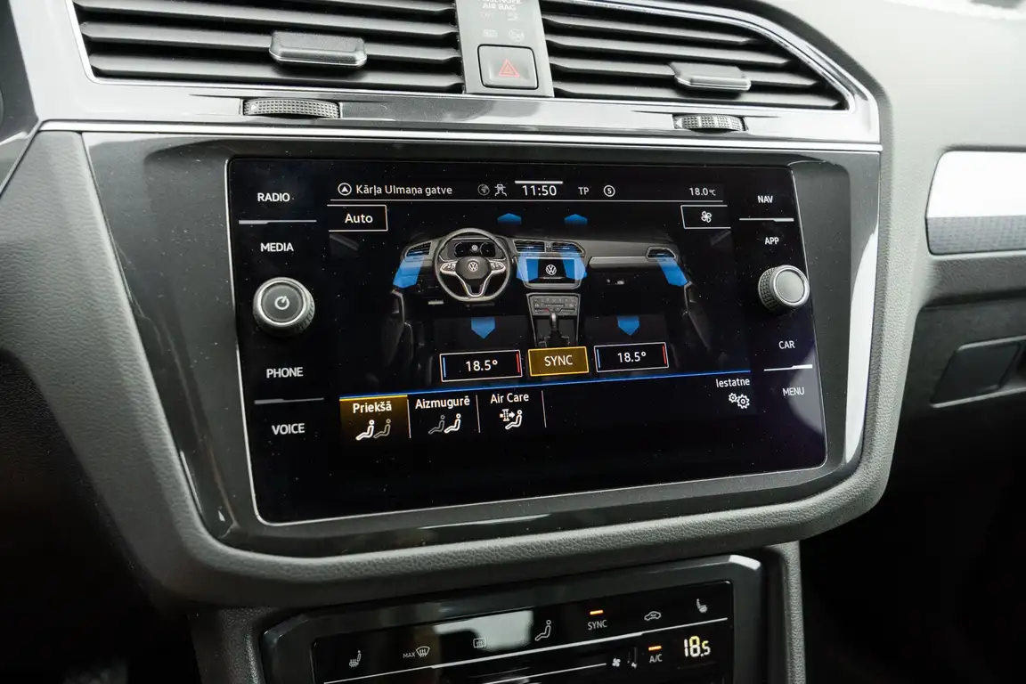 VOLKSWAGEN TIGUAN