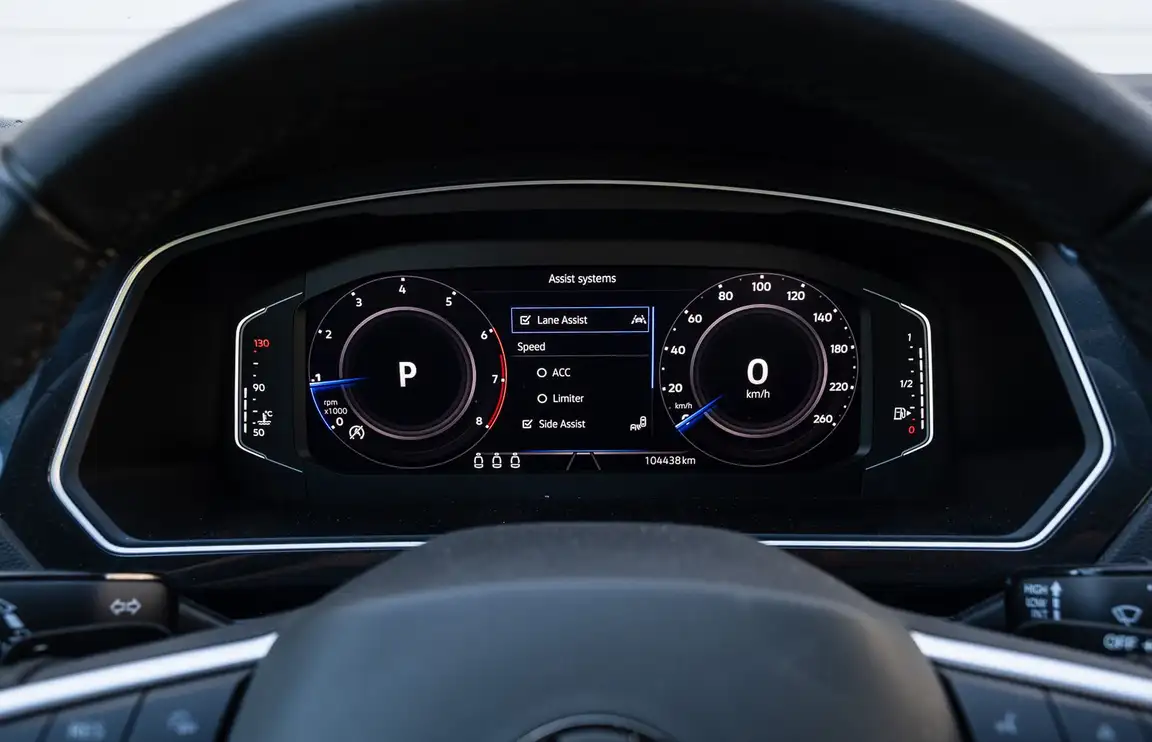 VOLKSWAGEN TIGUAN