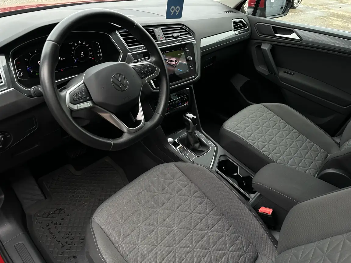 VOLKSWAGEN TIGUAN