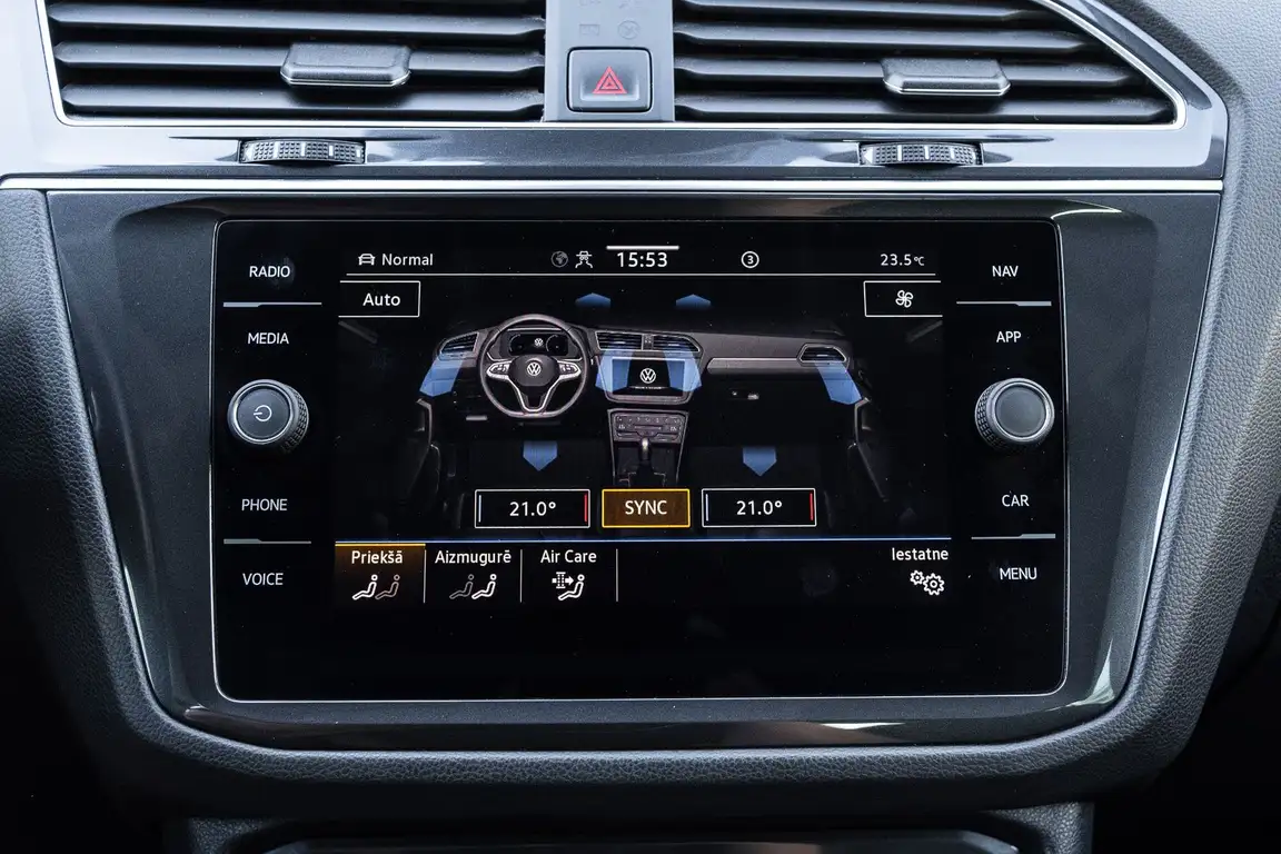 VOLKSWAGEN TIGUAN