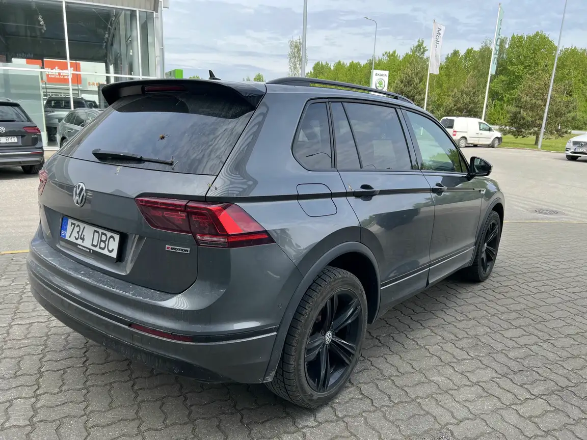 VOLKSWAGEN TIGUAN