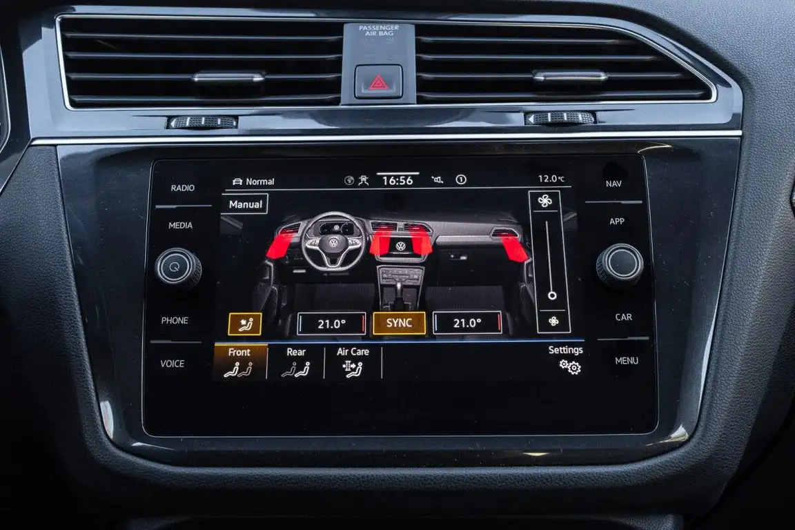 VOLKSWAGEN TIGUAN
