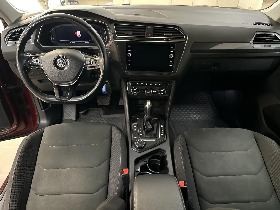 VOLKSWAGEN TIGUAN