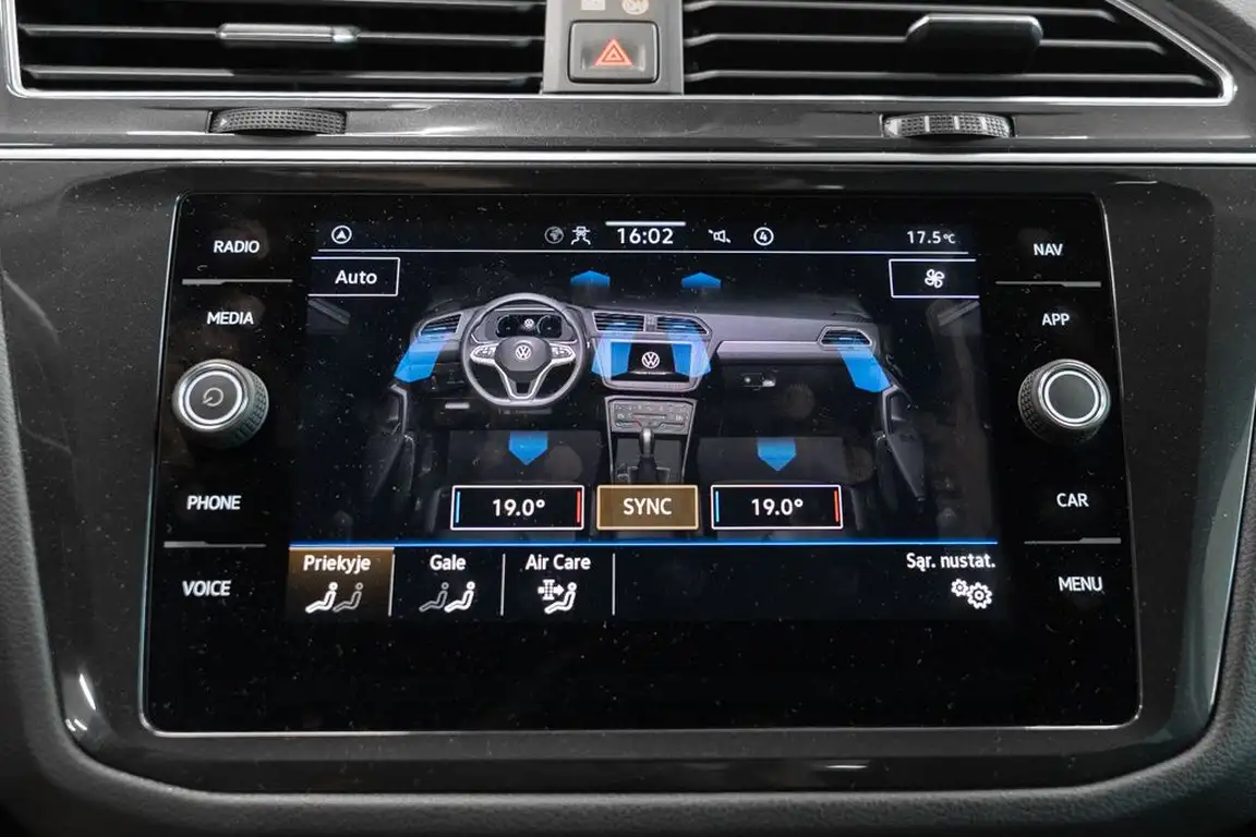 VOLKSWAGEN TIGUAN