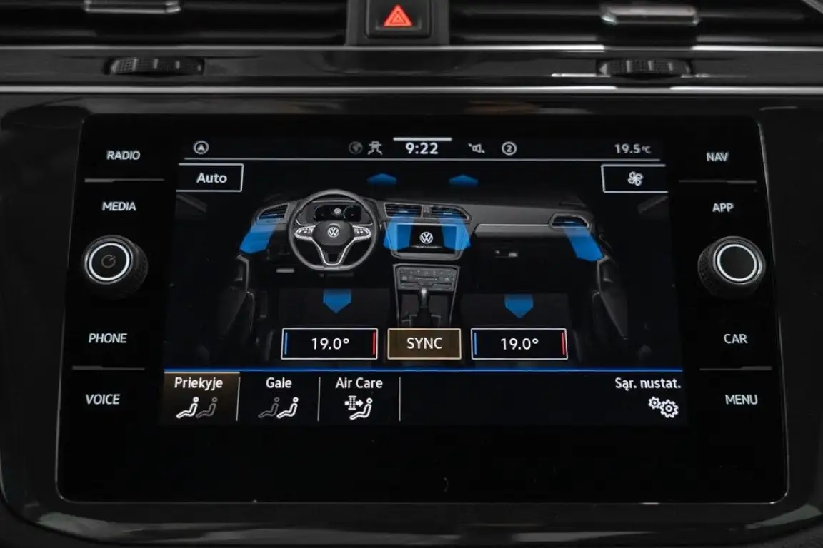 VOLKSWAGEN TIGUAN