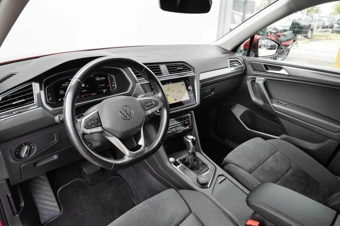 VOLKSWAGEN TIGUAN